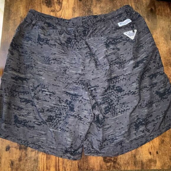 Columbia PFG Omni Shade Swim trunks short Woodland Camo Sz M 8" - Picture 2 of 4